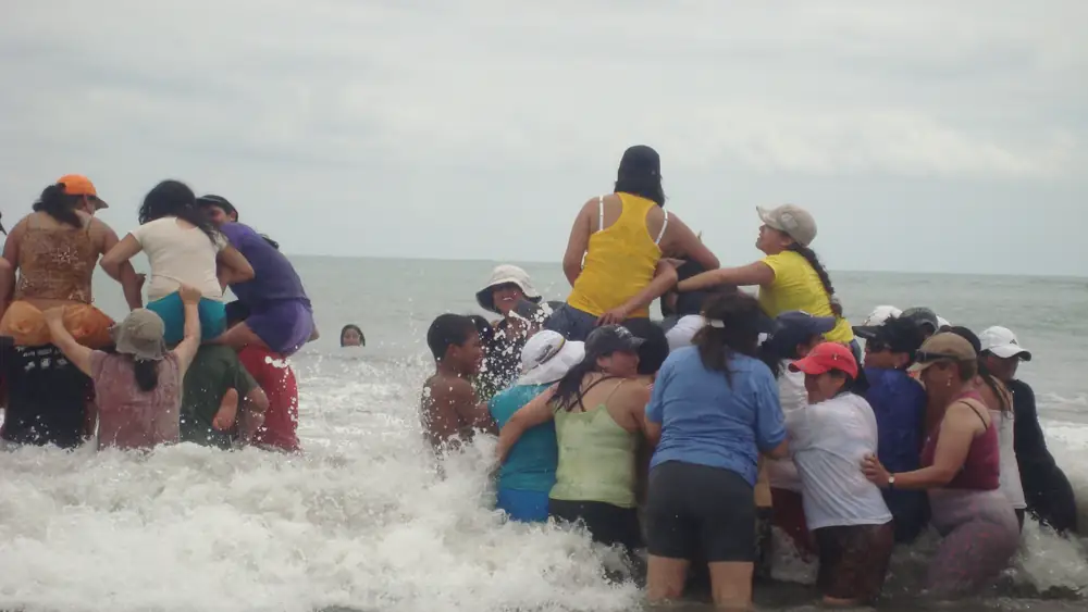 Dinámica de confianza en el mar con un equipo de trabajo