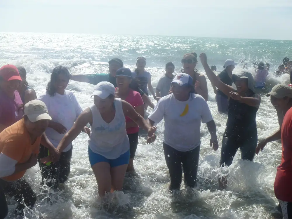 Dinámica en el mar con un equipo de trabajo