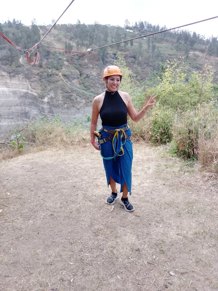 Participante en canopy durante un team building